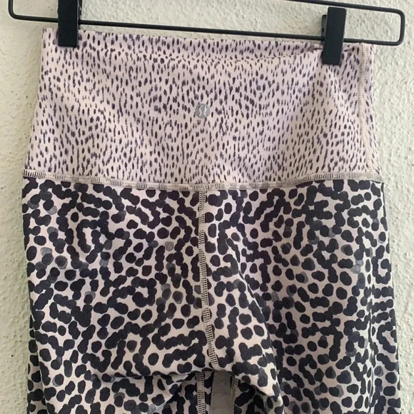 Lululemon Wunder Under Crop II Roll Down -Tights Print Tan Spot Size 4 - Picture 8 of 9